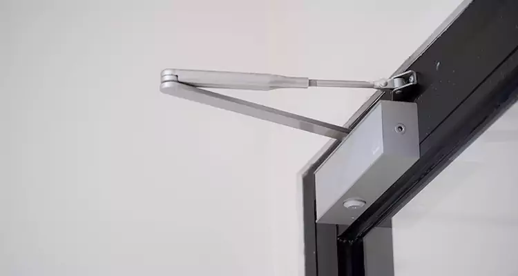Screen Door Closer Repair in Buenaventura Lakes, FL