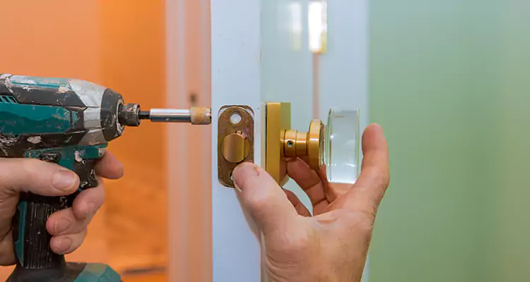 Broken Door Knob Fix in Buenaventura Lakes, FL