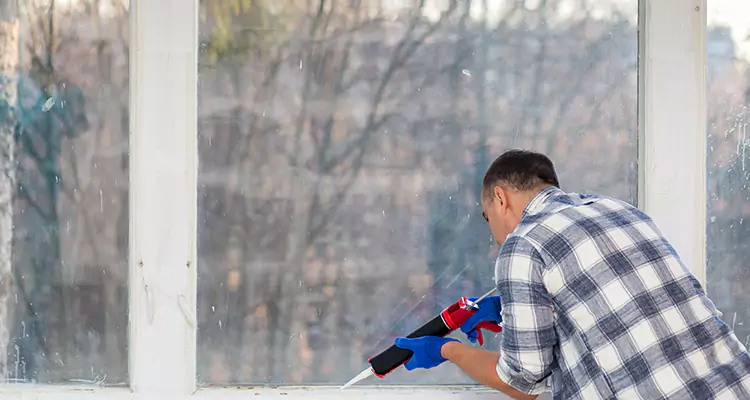 Quality Sliding Shower Door Repair for Closing Issues in Buenaventura Lakes, FL