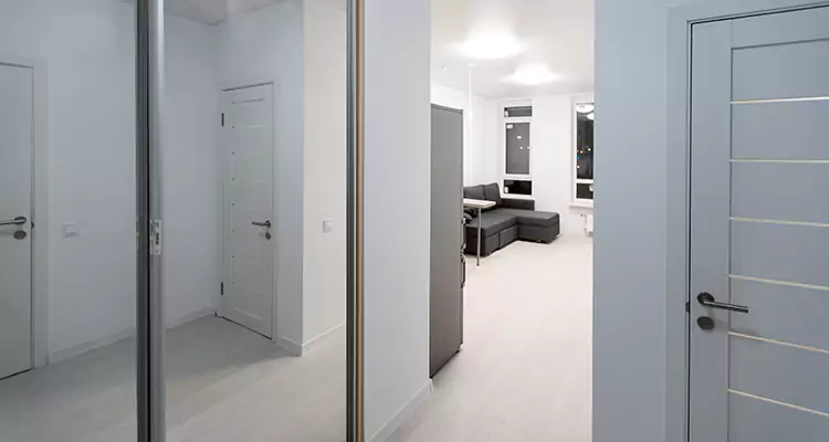Modern Mirrored Closet Doors Repair in Buenaventura Lakes, FL