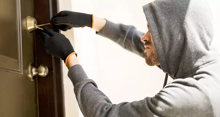 Emergency Motel Lock Repairs—Available 24/7 in Buenaventura Lakes, FL