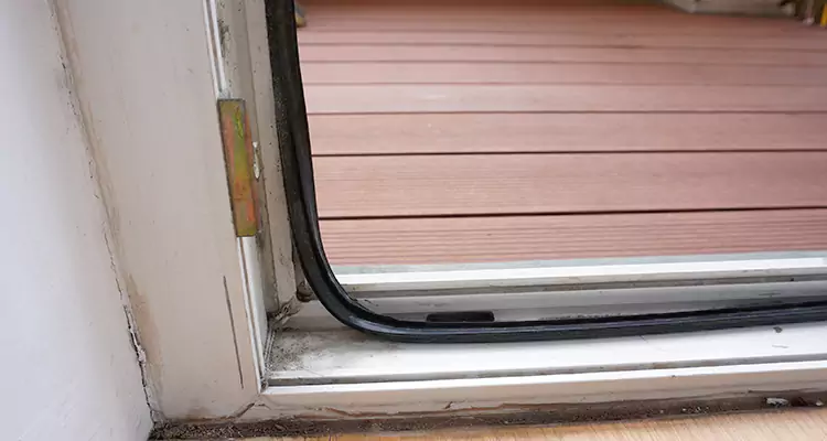 Repair Patio Doors Leaking at Bottom in Buenaventura Lakes, FL